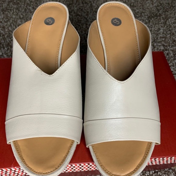 Dress Barn Beige Nude Wedge Heals - Picture 2 of 4